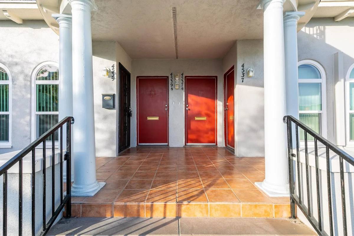 Apartment for rent at 4537 Pickford St, Los Angeles, CA 90019