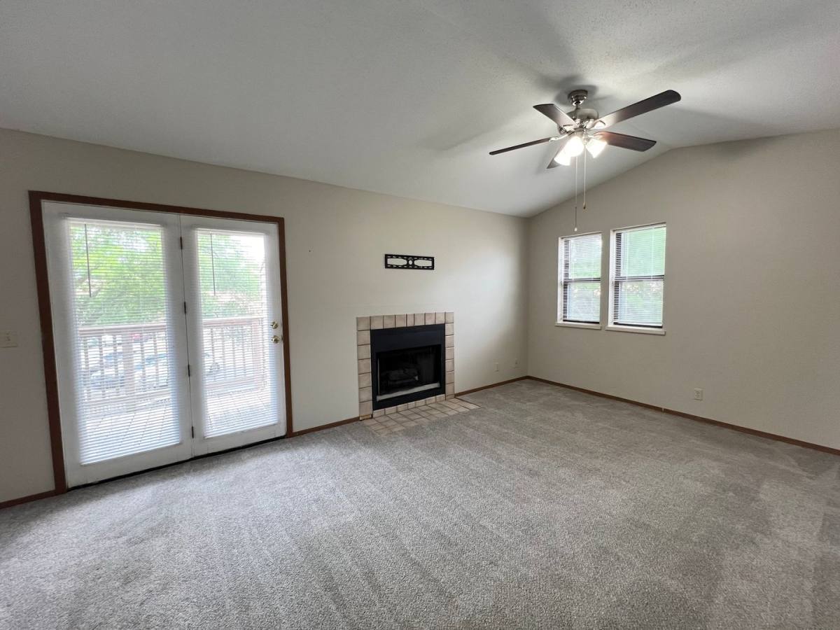 Apartment for rent at 2700 W Willowlake Dr #301, Peoria, IL 61614
