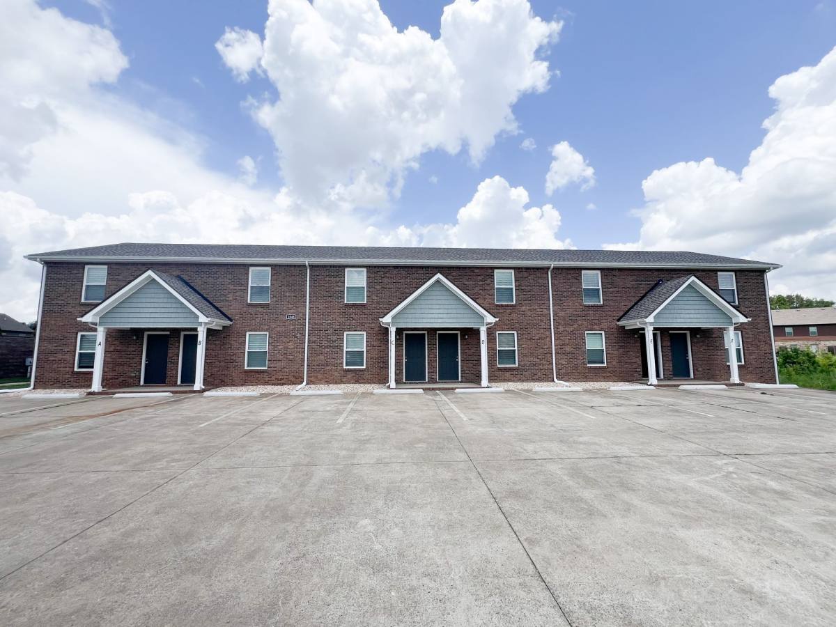 Apartment for rent at 1048 W Creek Coyote Trail, Clarksville, TN 37042
