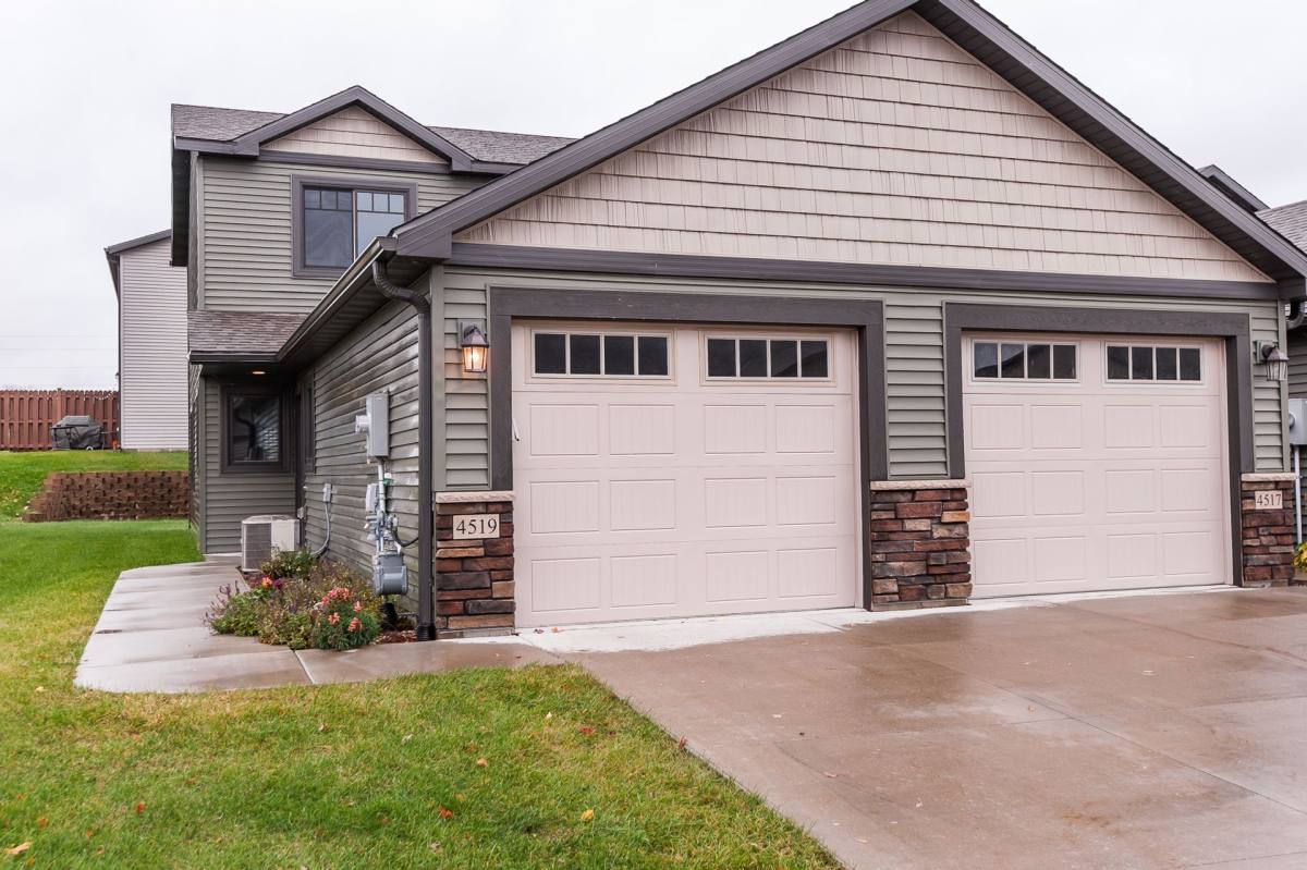 Townhouse for rent at 3218 Portage Circle NW, Rochester, MN 55901