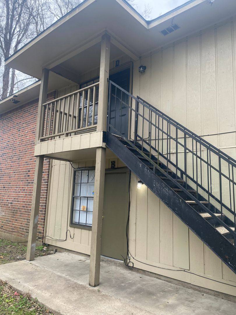 Apartment for rent at 8445 Governor Dr, Baton Rouge, LA 70820