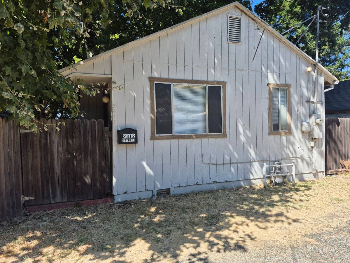 House for rent at 2812 C St, Sacramento, CA 95816