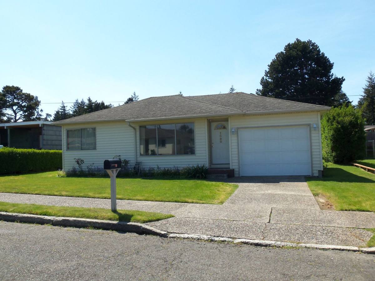House for rent at 1680 Garfield, North Bend, OR 97459