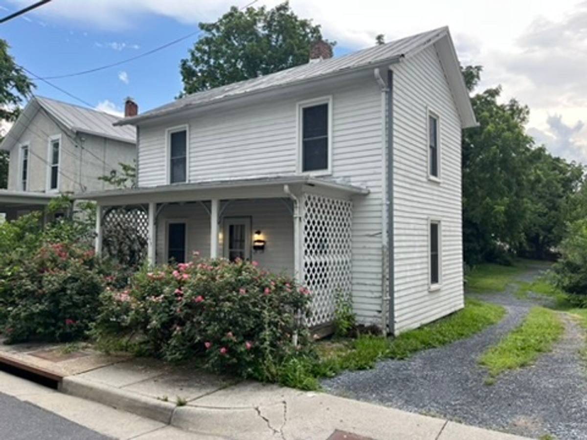 Apartment for rent at 277 W Water St, Harrisonburg, VA 22801