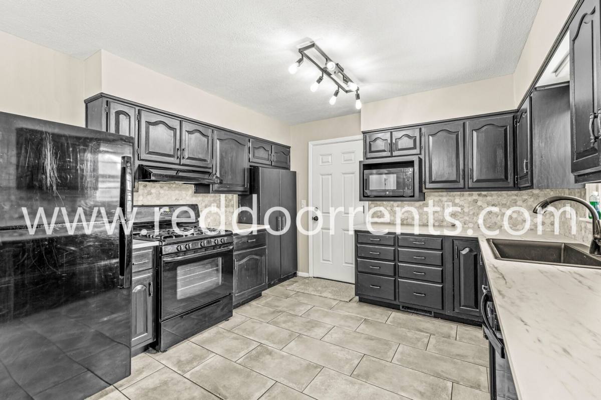 House for rent at 916 Linda Dr, Fortville, IN 46040