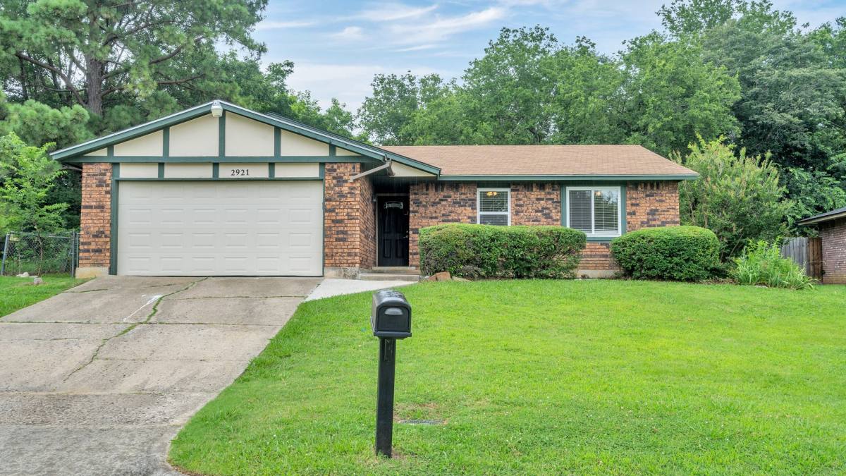 House for rent at 2921 W 63rd St, Tulsa, OK 74132