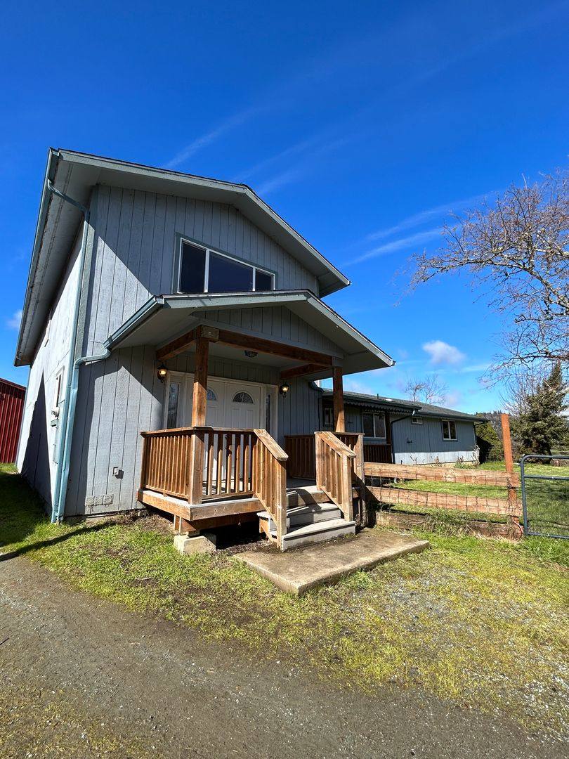 House for rent at 52734 Reedsford Rd, Myrtle Point, OR 97458