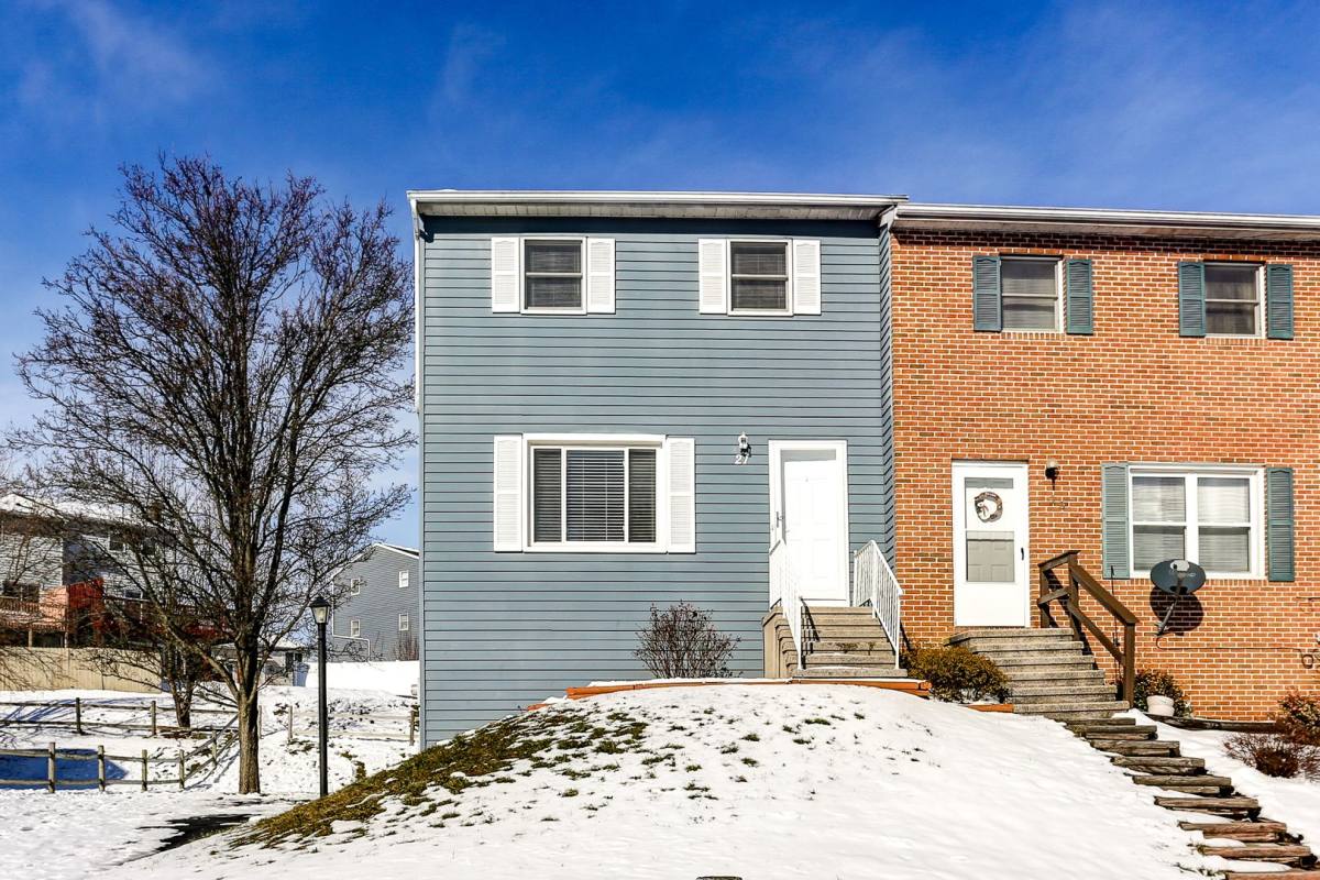 House for rent at 21 Mall Rd, Etters, PA 17319