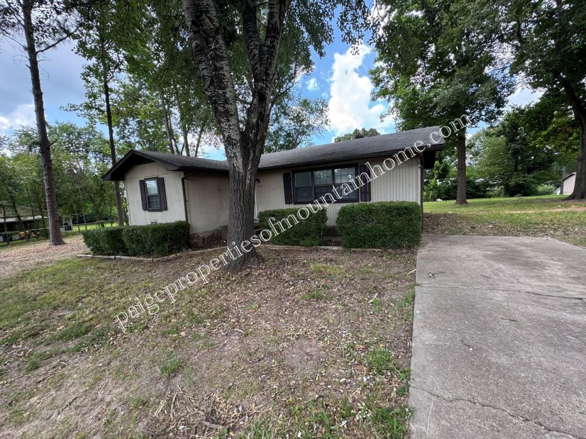House for rent at 616 Elm St, Gassville, AR 72635