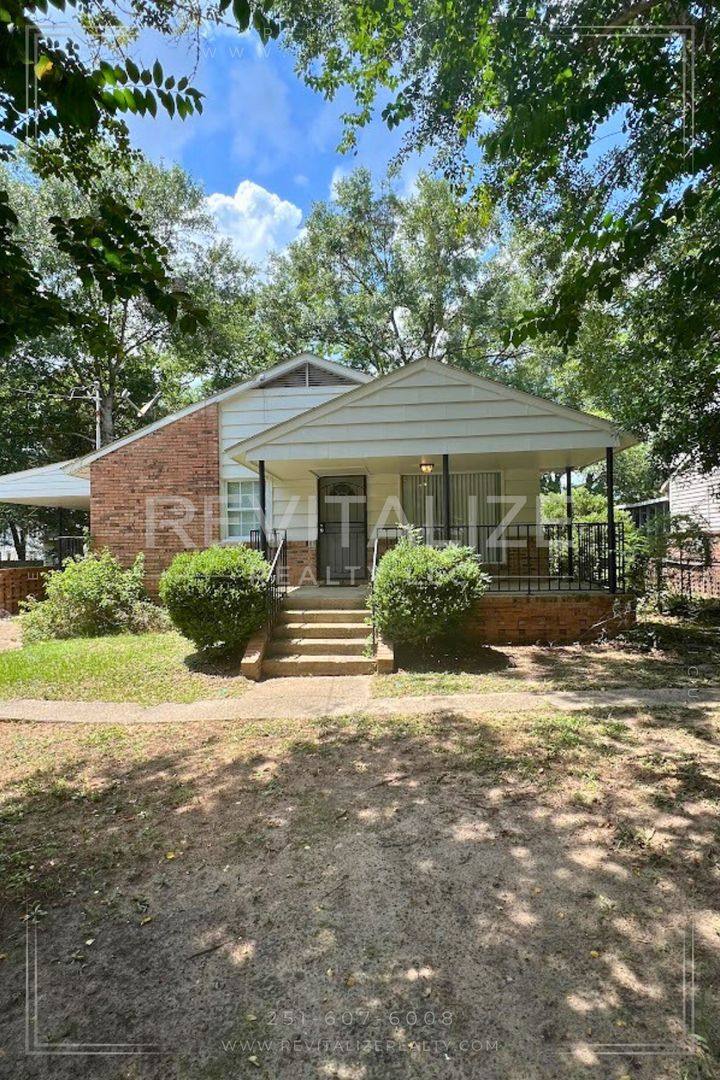 House for rent at 4010 Cresthaven Rd, Mobile, AL 36609