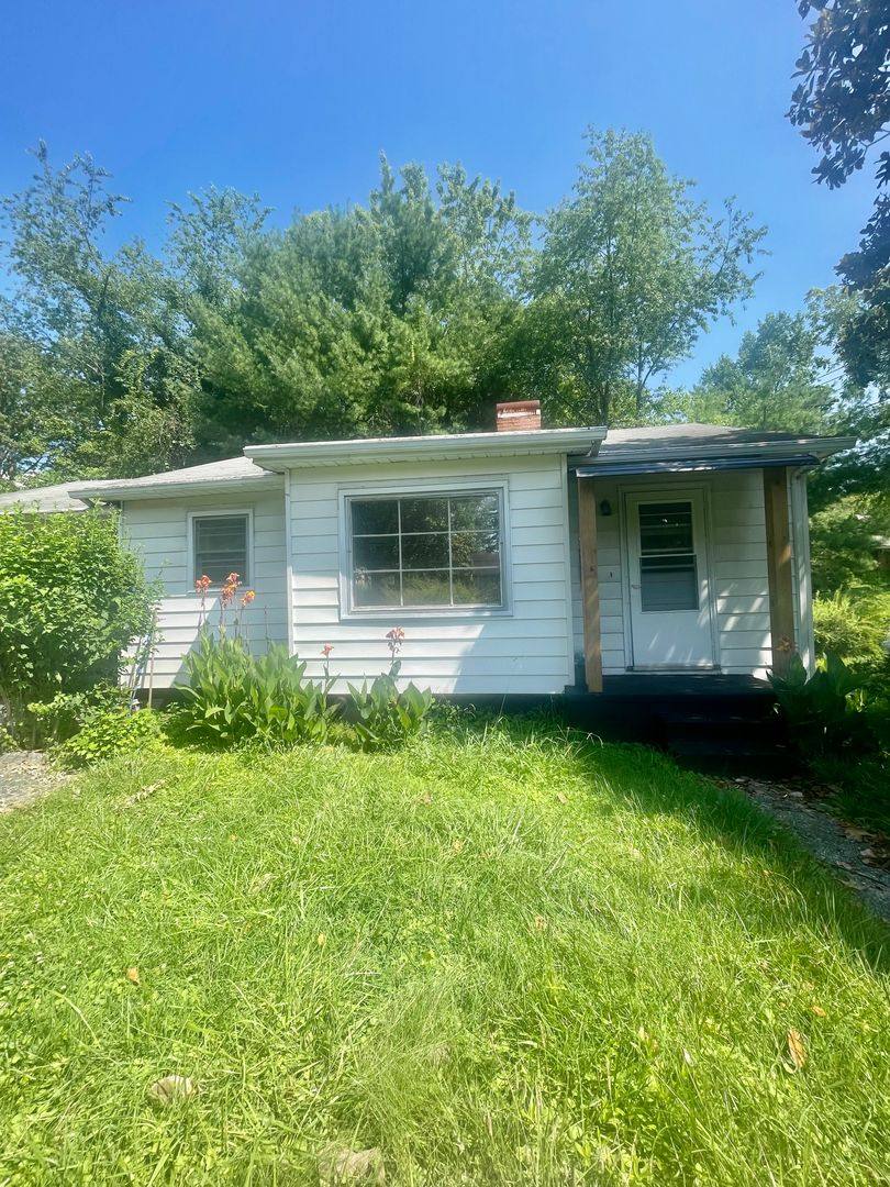 House for rent at 707 1st Ave W, Hendersonville, NC 28739