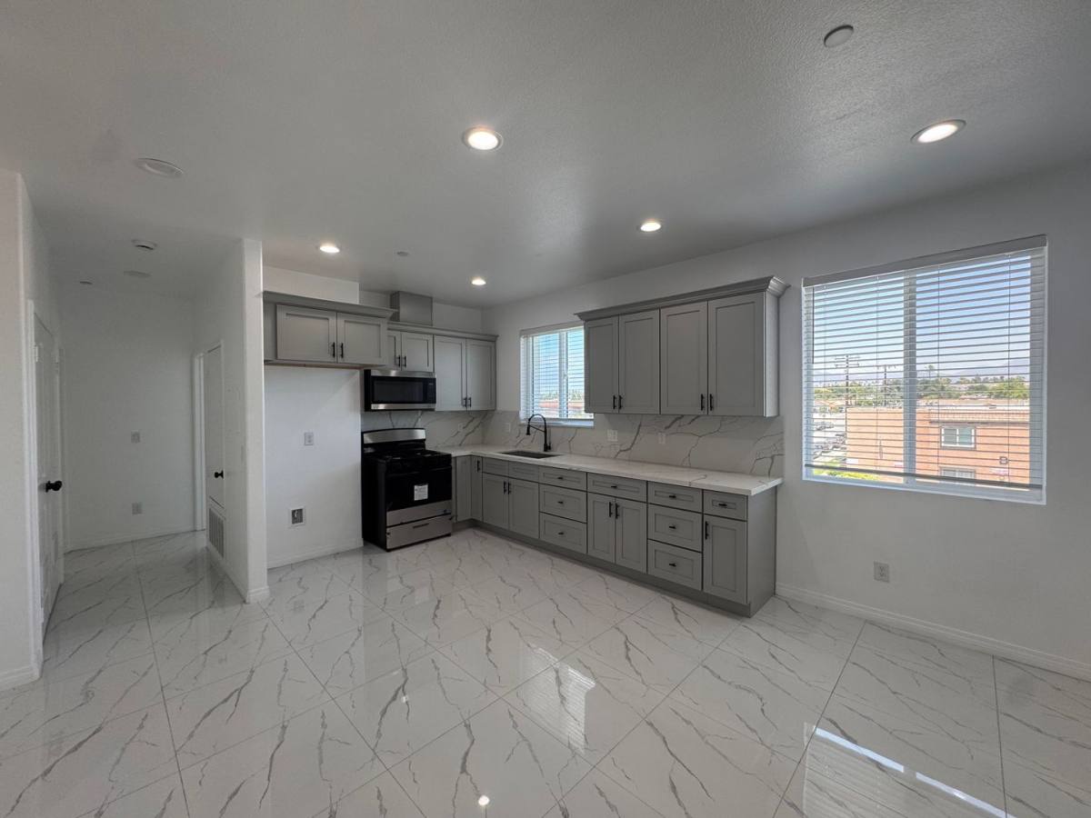 Apartment for rent at 8969 Newport Ave, Fontana, CA 92335