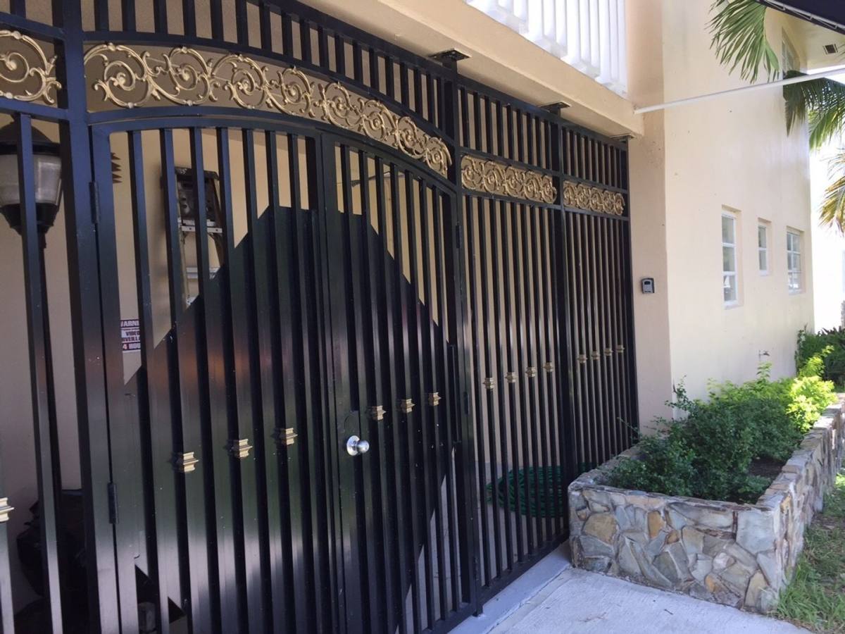 Apartment for rent at 2121 NE 168th St, Miami, FL 33162