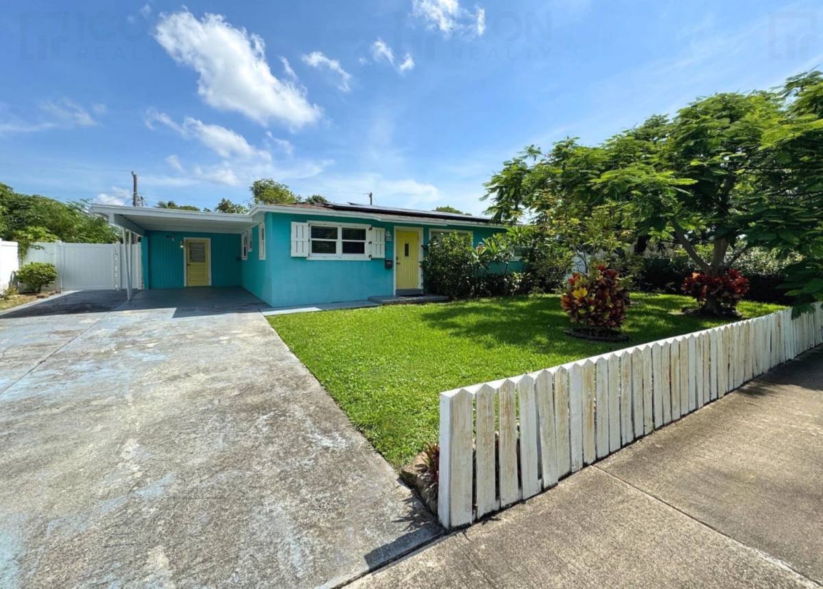 House for rent at 813 Date Palm Dr, West Palm Beach, FL 33403