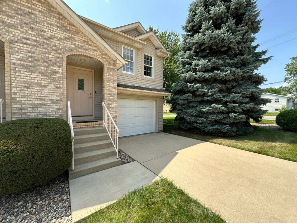 Townhouse for rent at 405 Park Creek Court, Normal, IL 61761