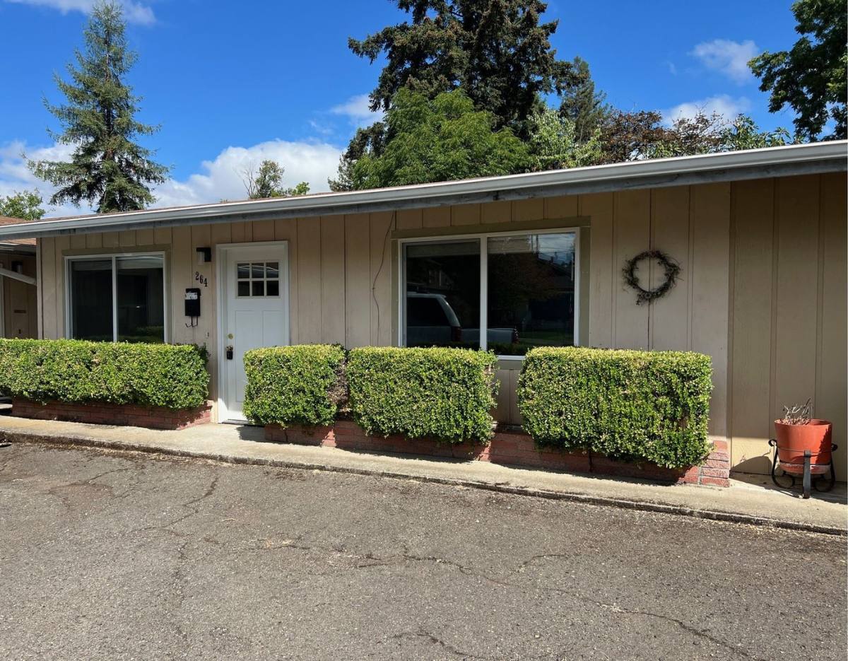 Apartment for rent at 260, 262, 264, 266 SE Lane St, Roseburg, OR 97470