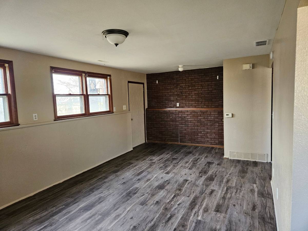 Apartment for rent at 1715-1721A&B Cornwall Ave, Waterloo, IA 50702