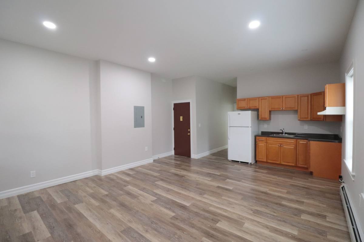 Apartment for rent at 77-79 Green St, Hartford, CT 06120