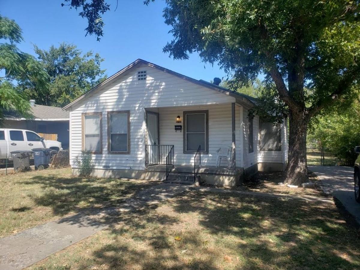 House for rent at 5732 Houghton Ave, Fort Worth, TX 76107