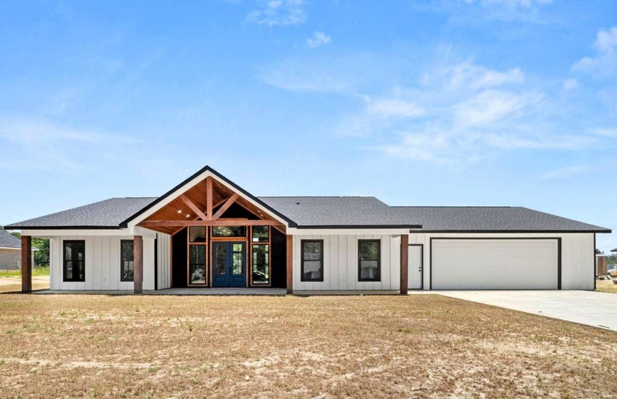 House for rent at 3639 Belview Rd, Leesville, LA 71446