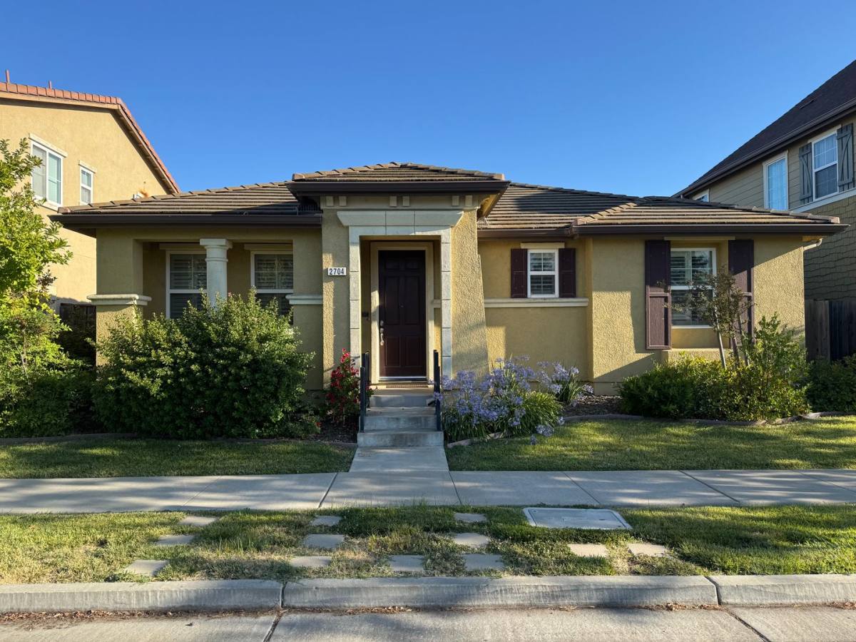 House for rent at 2704 Farmers Centeral Rd, Woodland, CA 95776