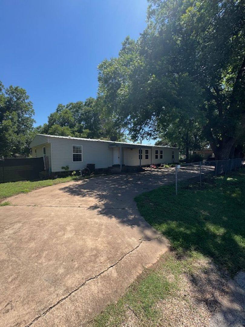House for rent at 425 N 3rd St, Buffalo Gap, TX 79508