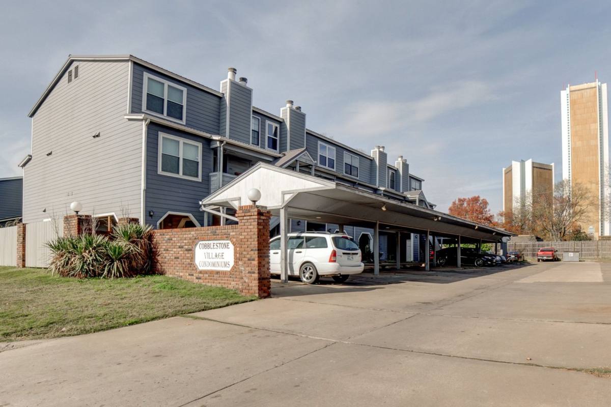 Condo for rent at 2433 E 87th St, Tulsa, OK 74137
