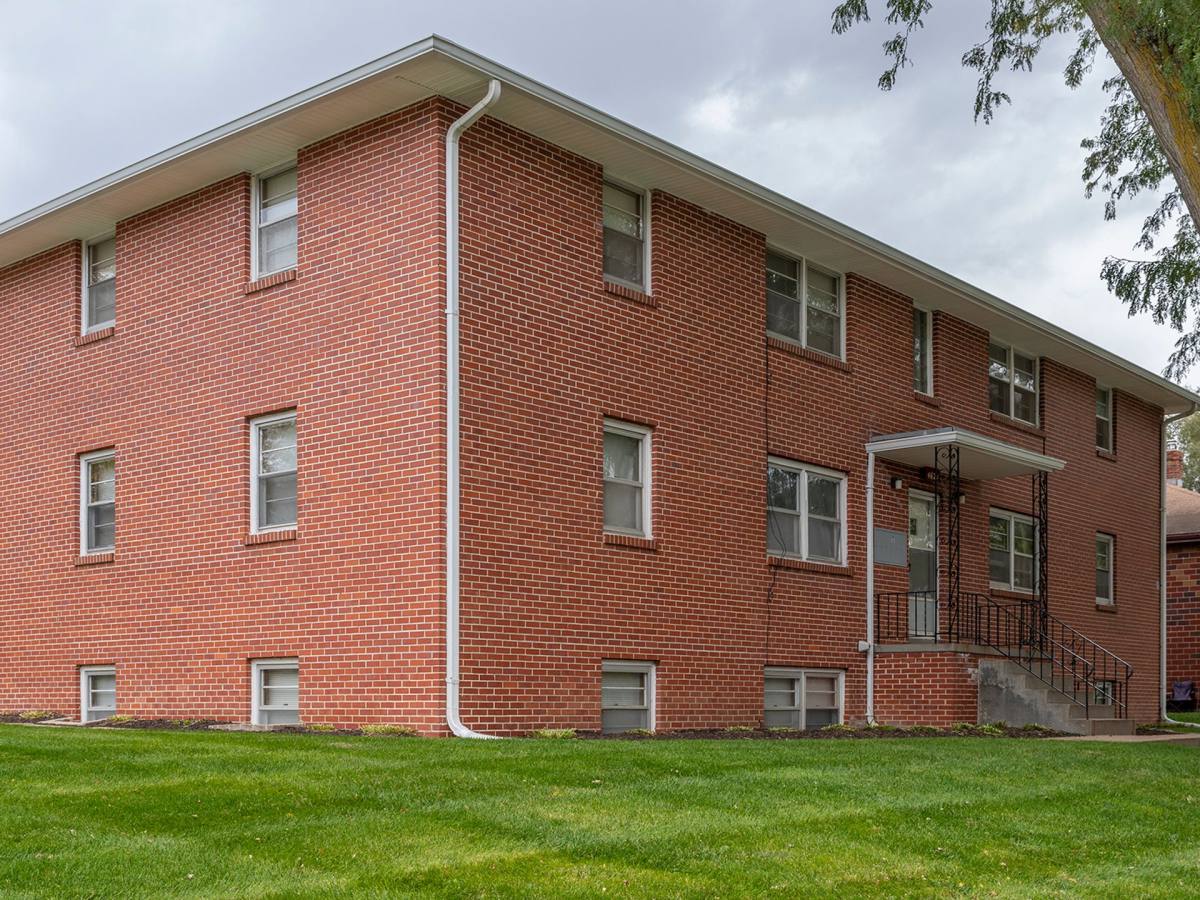Apartment for rent at 4624 Davenport St, Omaha, NE 68132