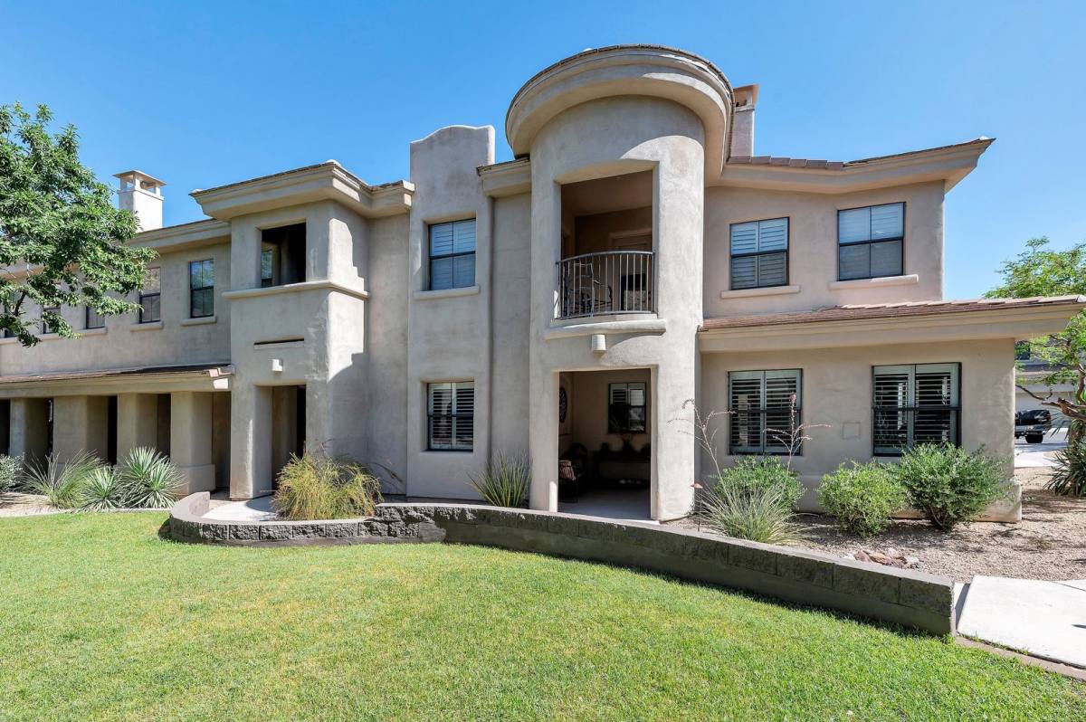 Townhouse for rent at 10055 N 142nd St, Scottsdale, AZ 85259