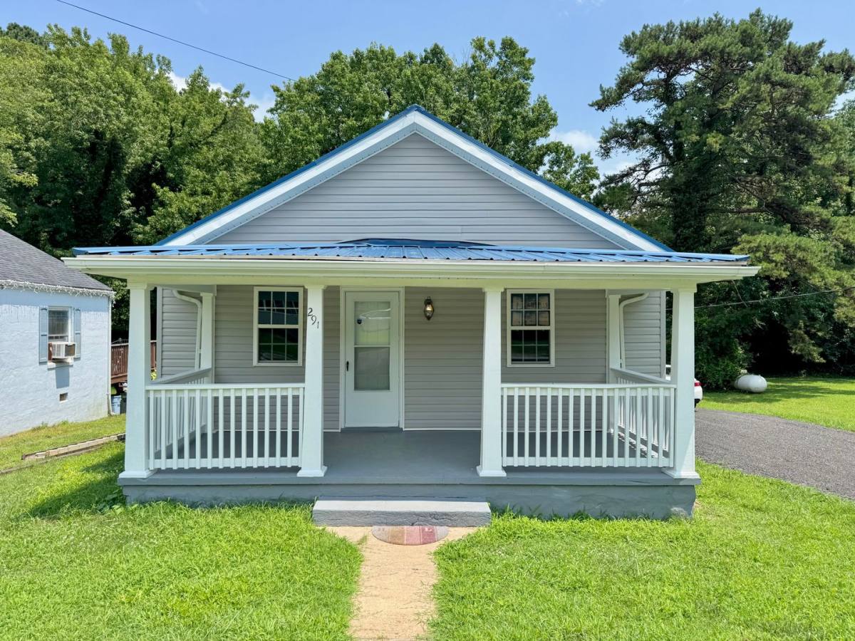 House for rent at 291 Main St, Brodnax, VA 23920