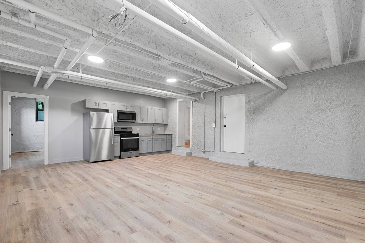 Apartment for rent at 1425 N Ave #3, Waukegan, IL 60085