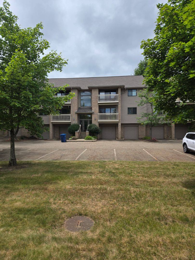 Apartment for rent at 3800 Rosemont Blvd, Akron, OH 44333