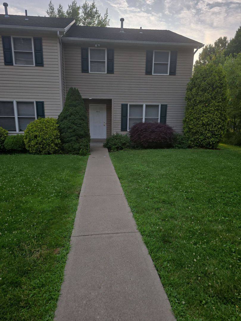 Townhouse for rent at 414 Harding St, New Kensington, PA 15068
