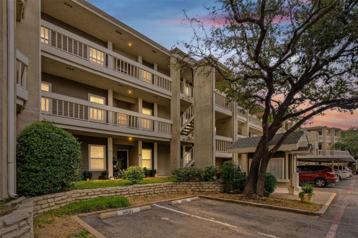 Condo for rent at 5310 Keller Springs Rd, Dallas, TX 75248
