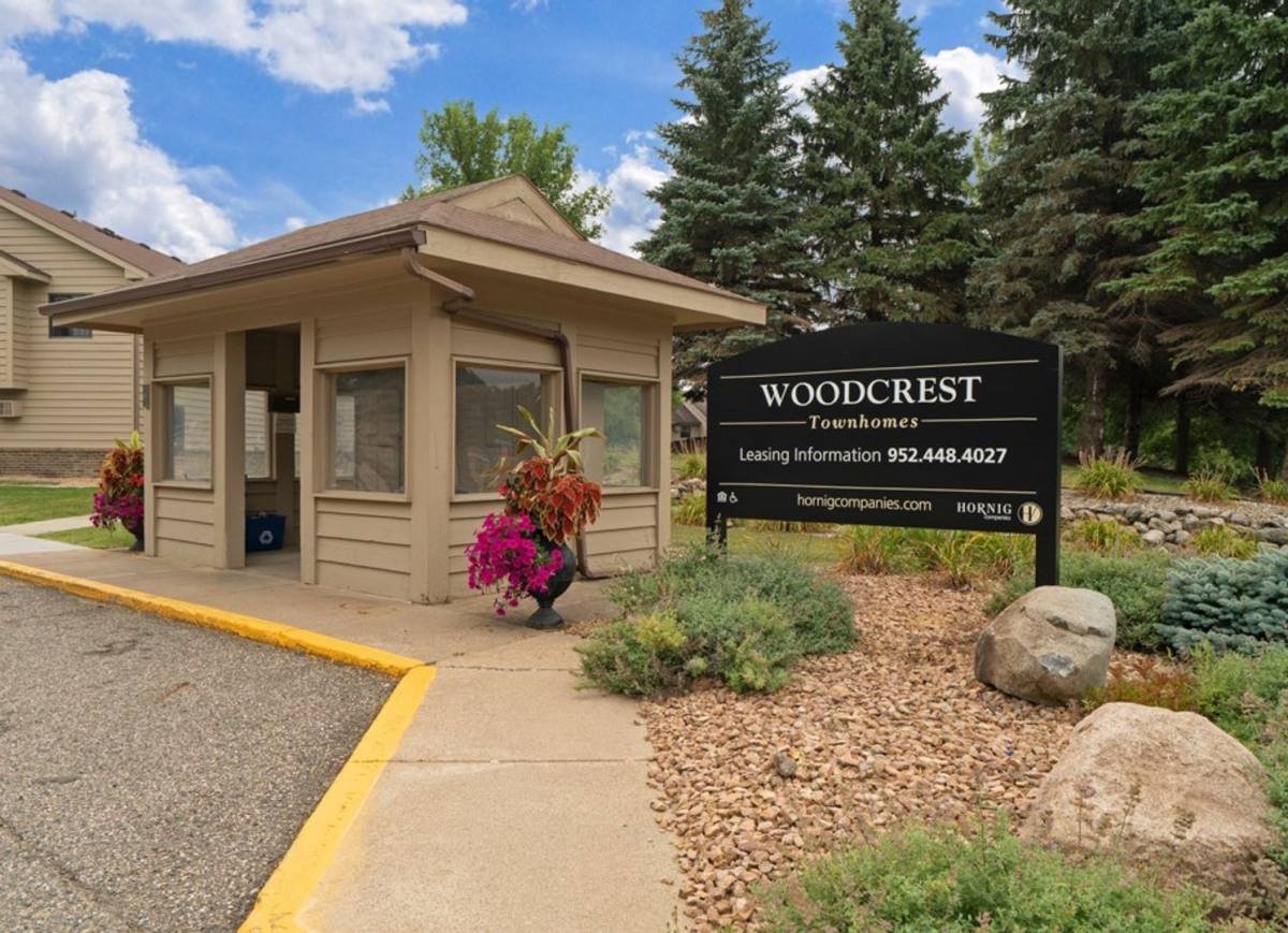 Townhouse for rent at 2479 Woodcrest Dr, Chaska, MN 55318