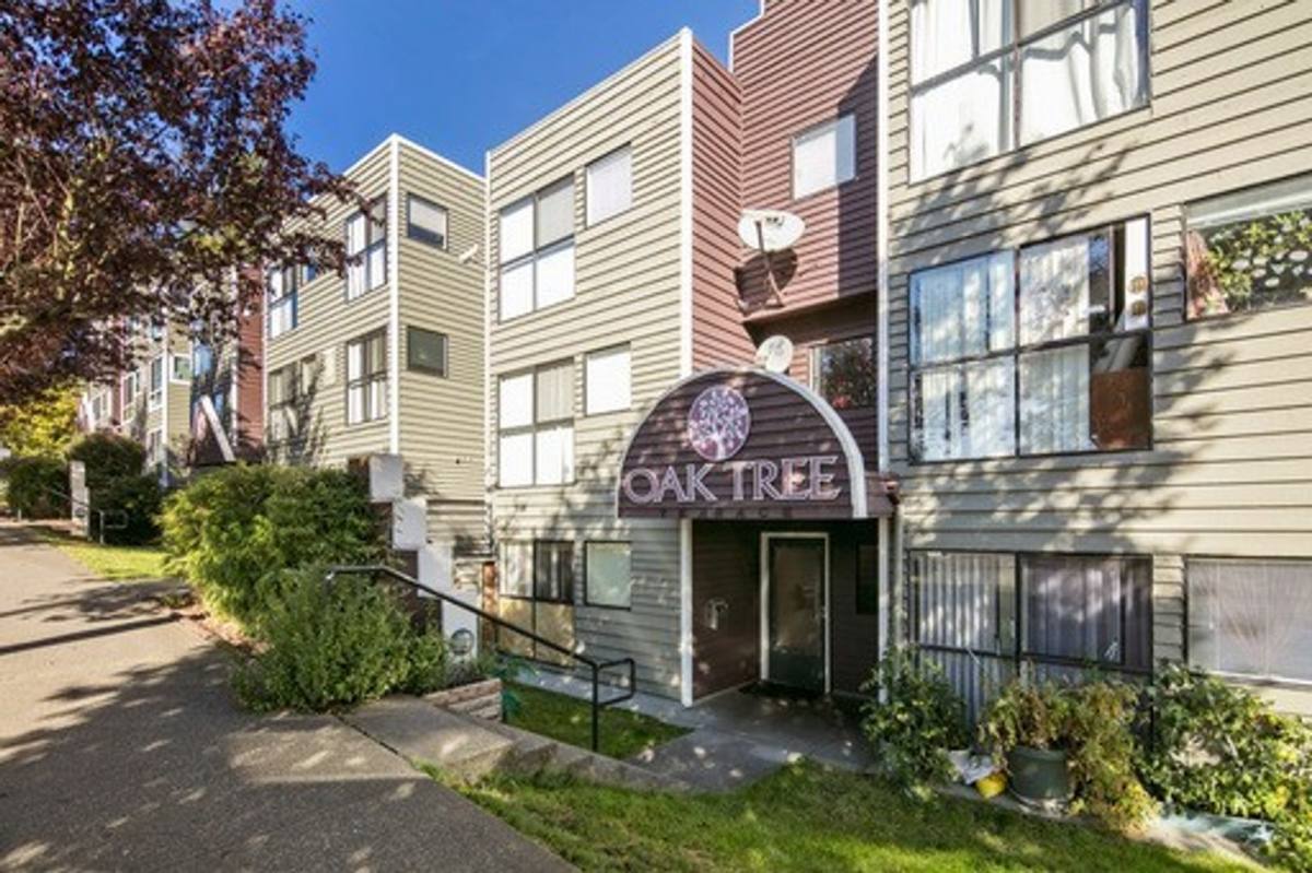 Apartment for rent at 910 N 104th St, Seattle, WA 98133