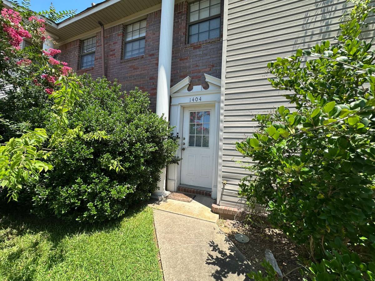 Apartment for rent at 1404, 1406, 1408 University Dr, Russellville, AR 72801
