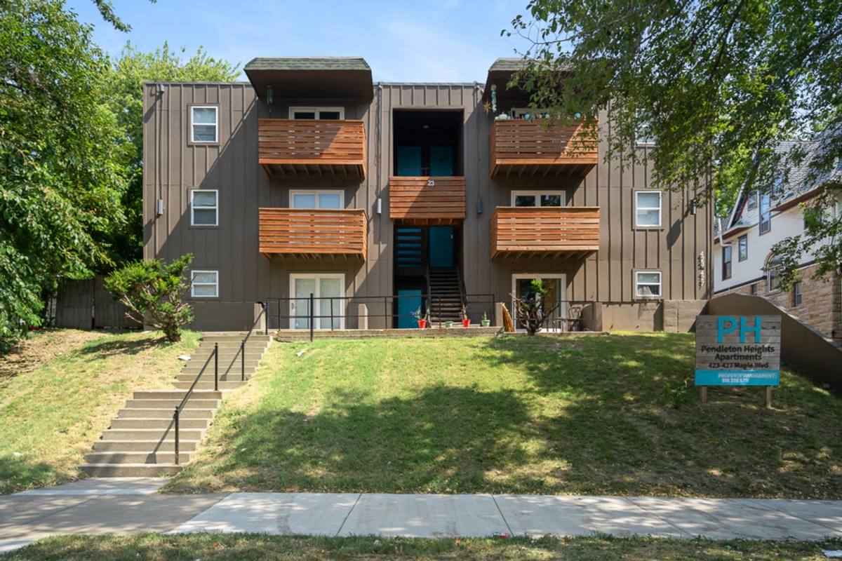 Apartment for rent at 423-427 Maple Blvd, Kansas City, MO 64124