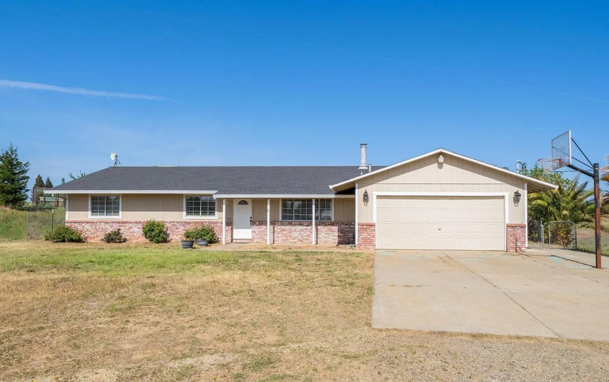 House for rent at 3576 View Acres Dr, Cottonwood, CA 96022