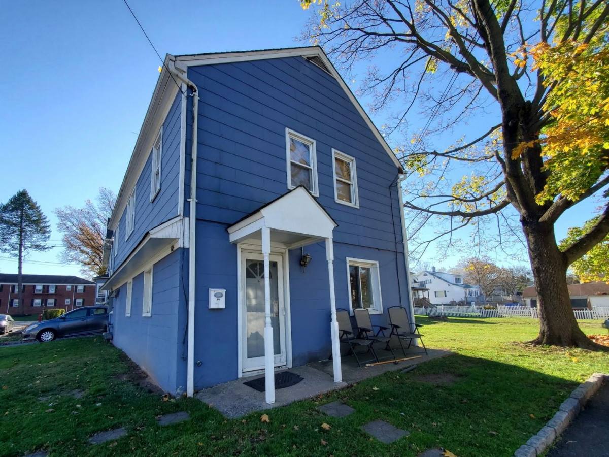 Apartment for rent at 615 Ridgewood Ave, Woodbridge, NJ 07095