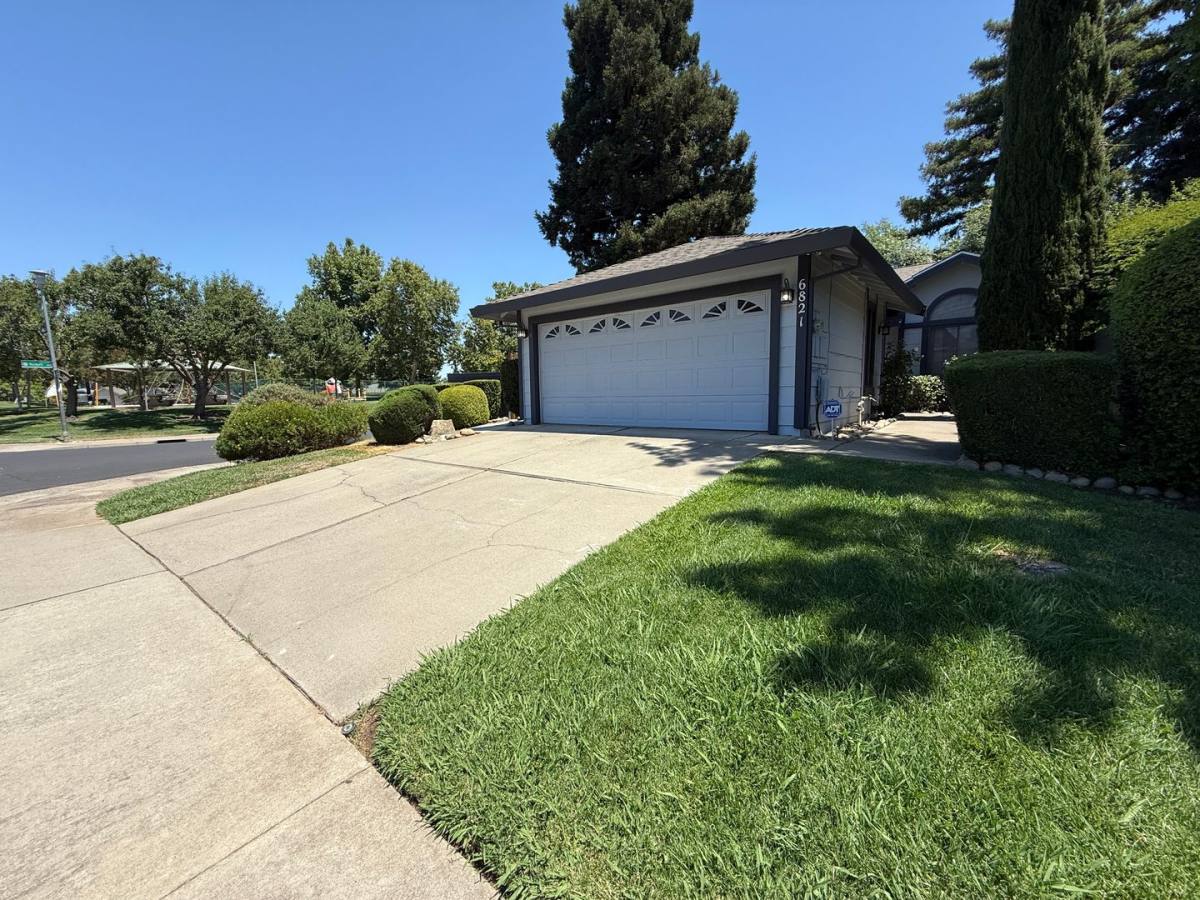 House for rent at 6821 Springmont Dr, Elk Grove, CA 95758