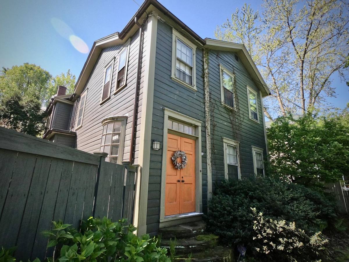 House for rent at 2 Schoolhouse Lane, Pittsburgh, PA 15232