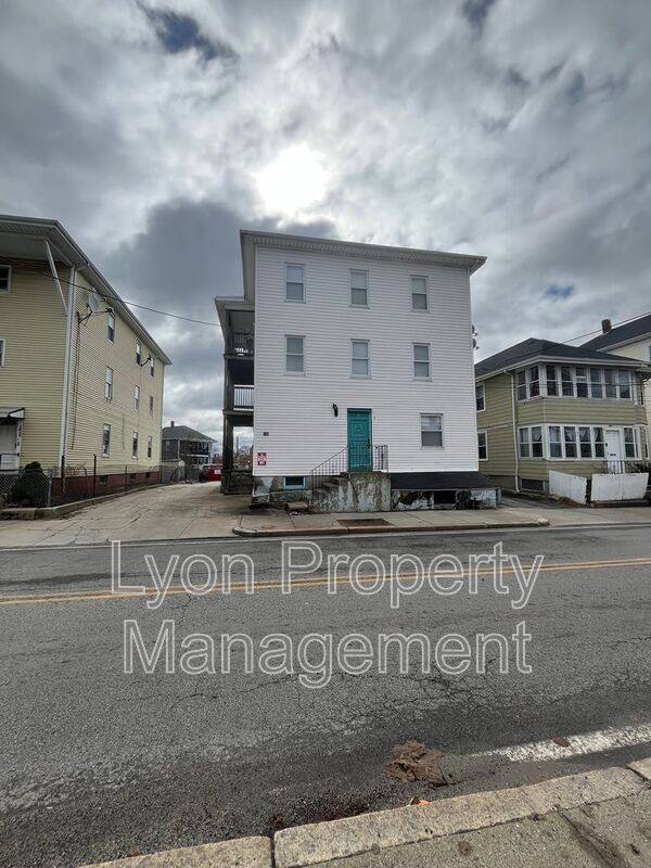 Apartment for rent at 276 Hunt St #1F, Central Falls, RI 02863