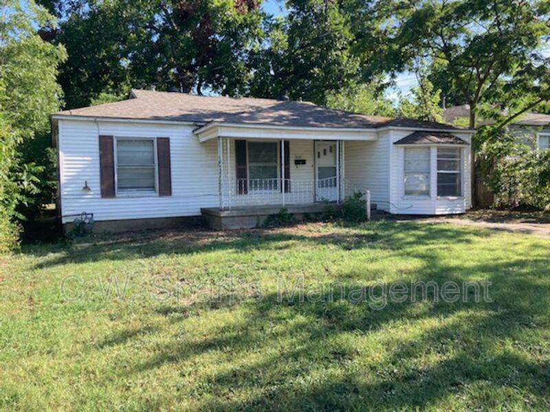 House for rent at 3610 Glenhaven Blvd, Dallas, TX 75211