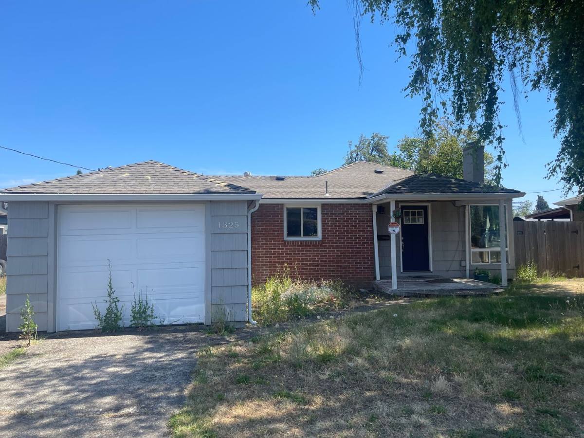 House for rent at 1325 S 2nd St, Lebanon, OR 97355