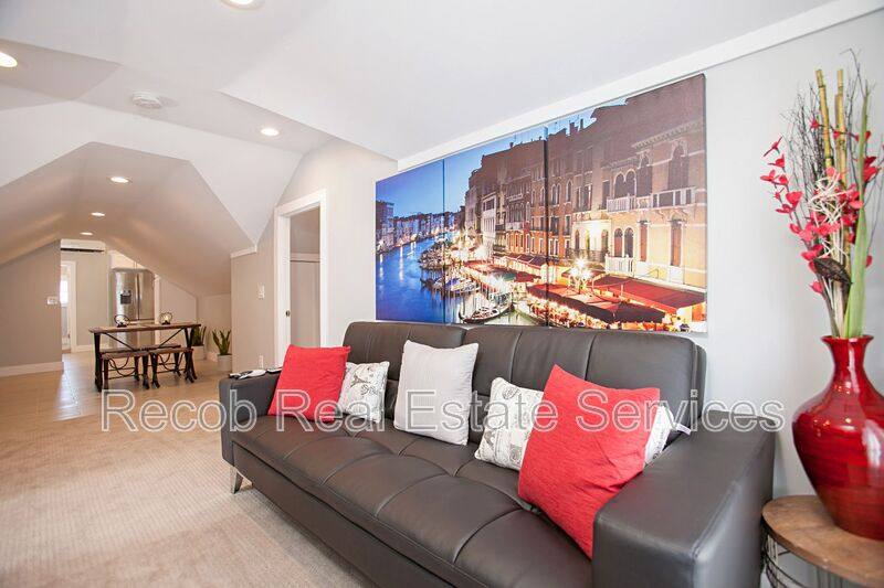 House for rent at 2984 E St #2, San Diego, CA 92102
