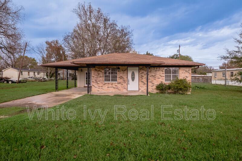 House for rent at 137 E Austin, Onalaska, TX 77360