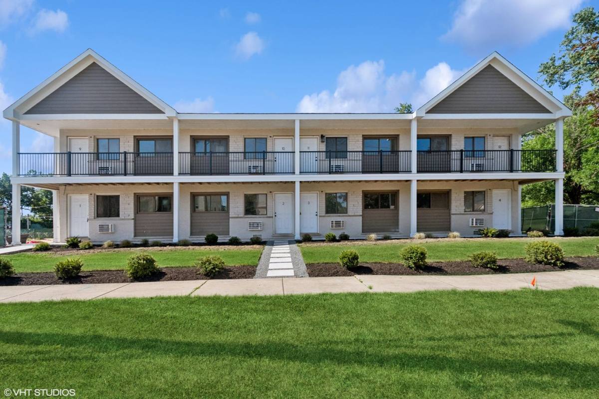 Apartment for rent at 15701 S Lamon Ave, Oak Forest, IL 60452