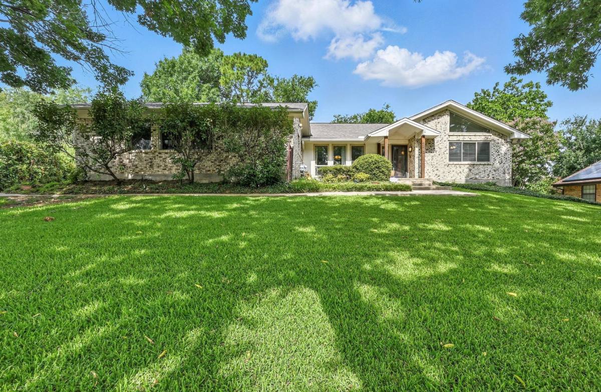House for rent at 4213 Village Green Dr, Irving, TX 75038