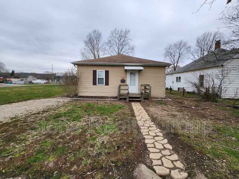 House for rent at 1249 S 7th St, Clinton, IN 47842
